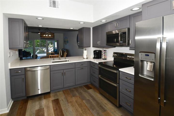 Property Photo: 6425 Shoreline Drive 10102 FL 33708