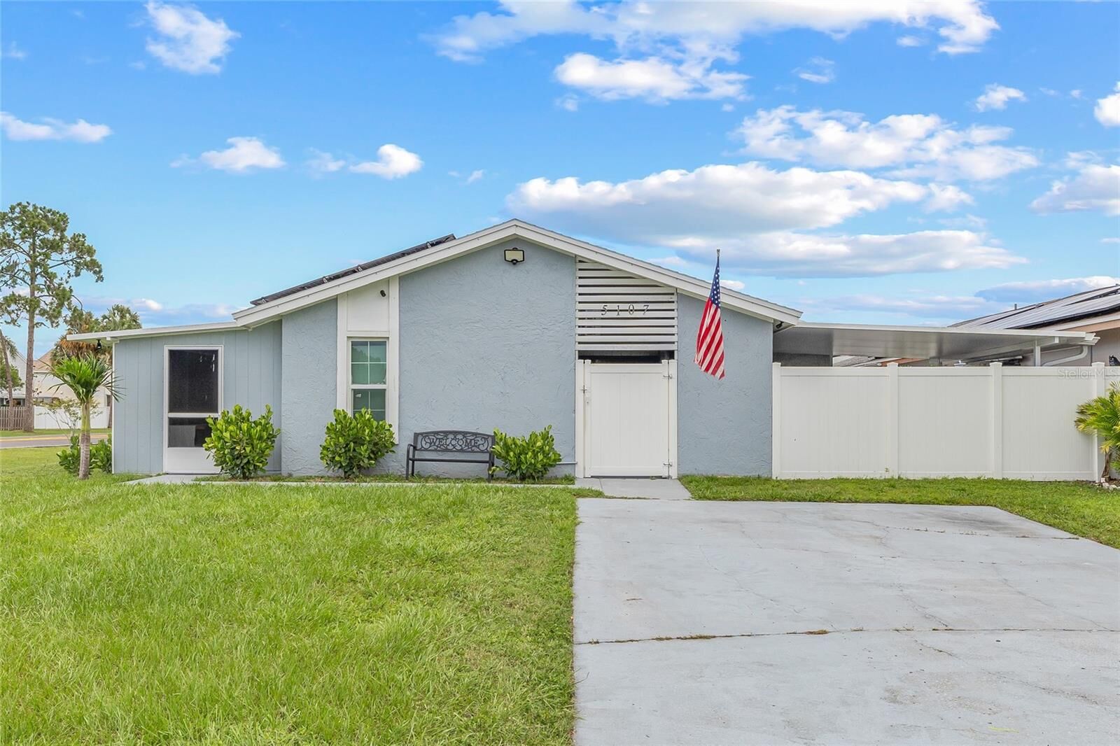 Property Photo:  5107 Springwater Court  FL 33624