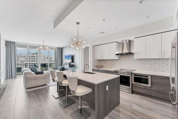 Property Photo: 111 S Pineapple Avenue 711 FL 34236