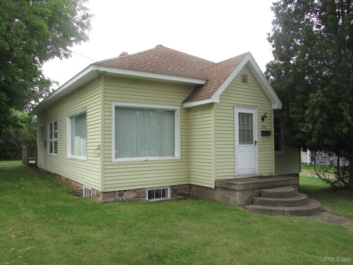 Property Photo:  105 W Fall Street  MI 49946 