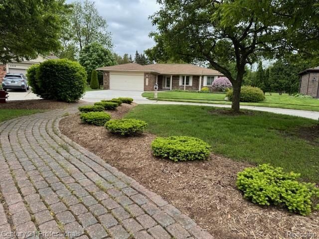 Property Photo:  6820 Emerald Shores Drive  MI 48085 