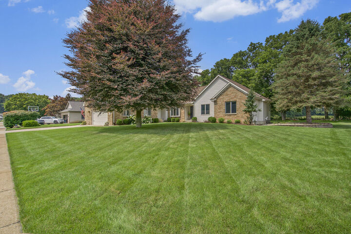 Property Photo: 2540 Meadowbrook Lane MI 49201