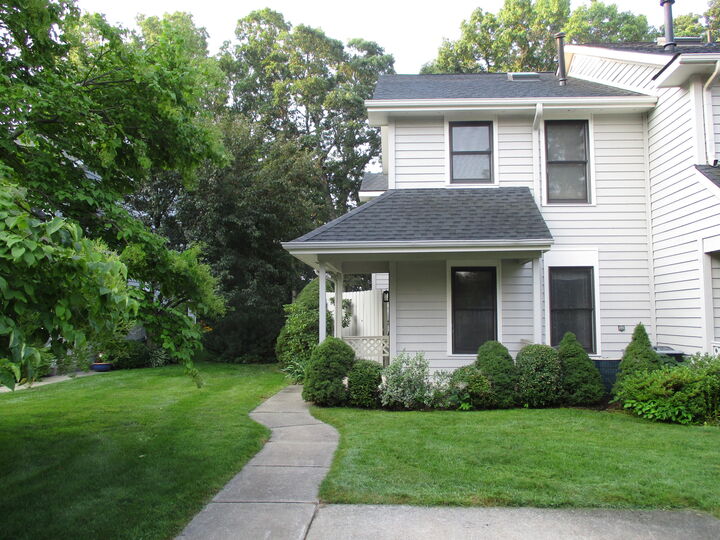 124 A Elizabeth  Saugatuck MI 49453 photo