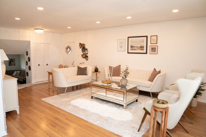 Property Photo:  214 S Mount Prospect Road  IL 60056 