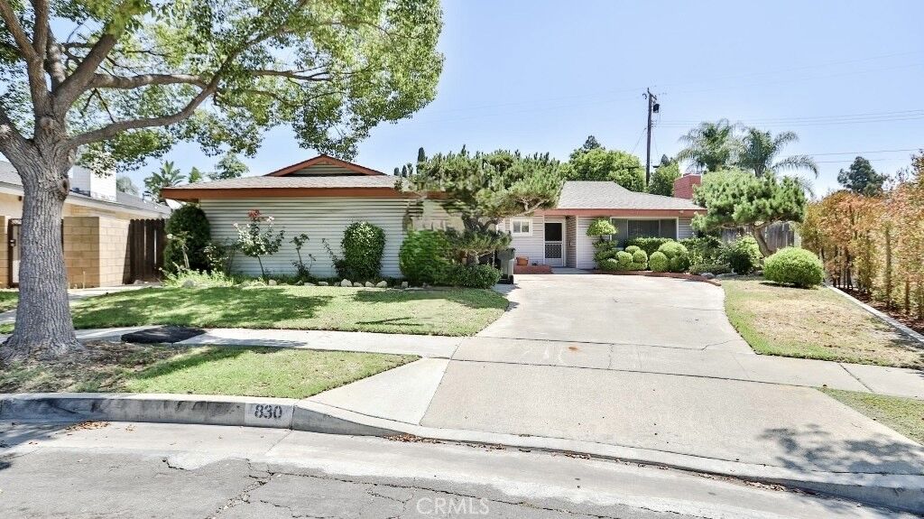 Property Photo:  830 Delphine Place  CA 92833 