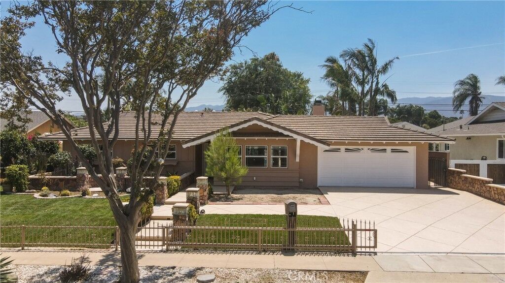 Property Photo:  970 W Kendall Street  CA 92882 