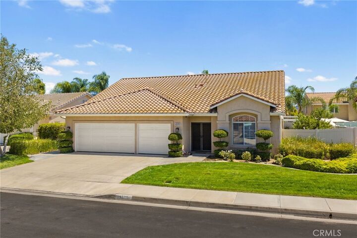Property Photo: 42370 Circulo Cavinara CA 92562