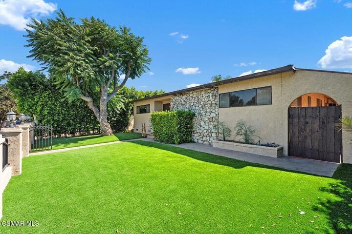 Property Photo: 10354 Woodman Avenue CA 91345