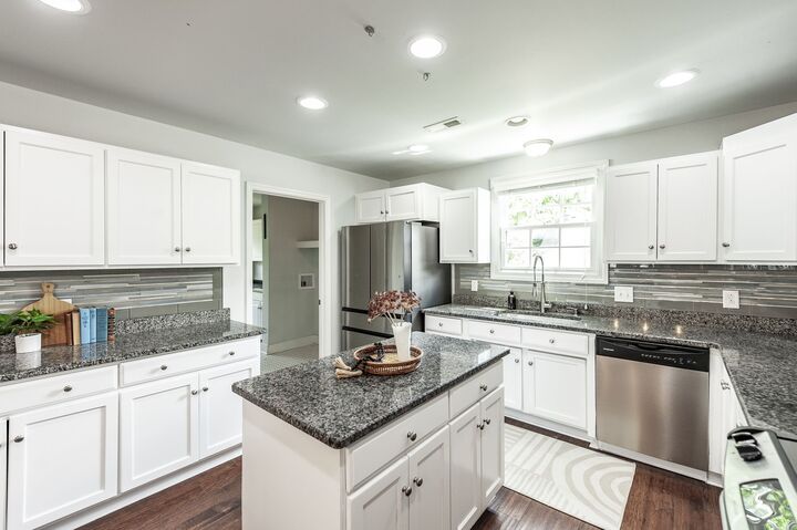 Property Photo: 1310 Fatherland St TN 37206