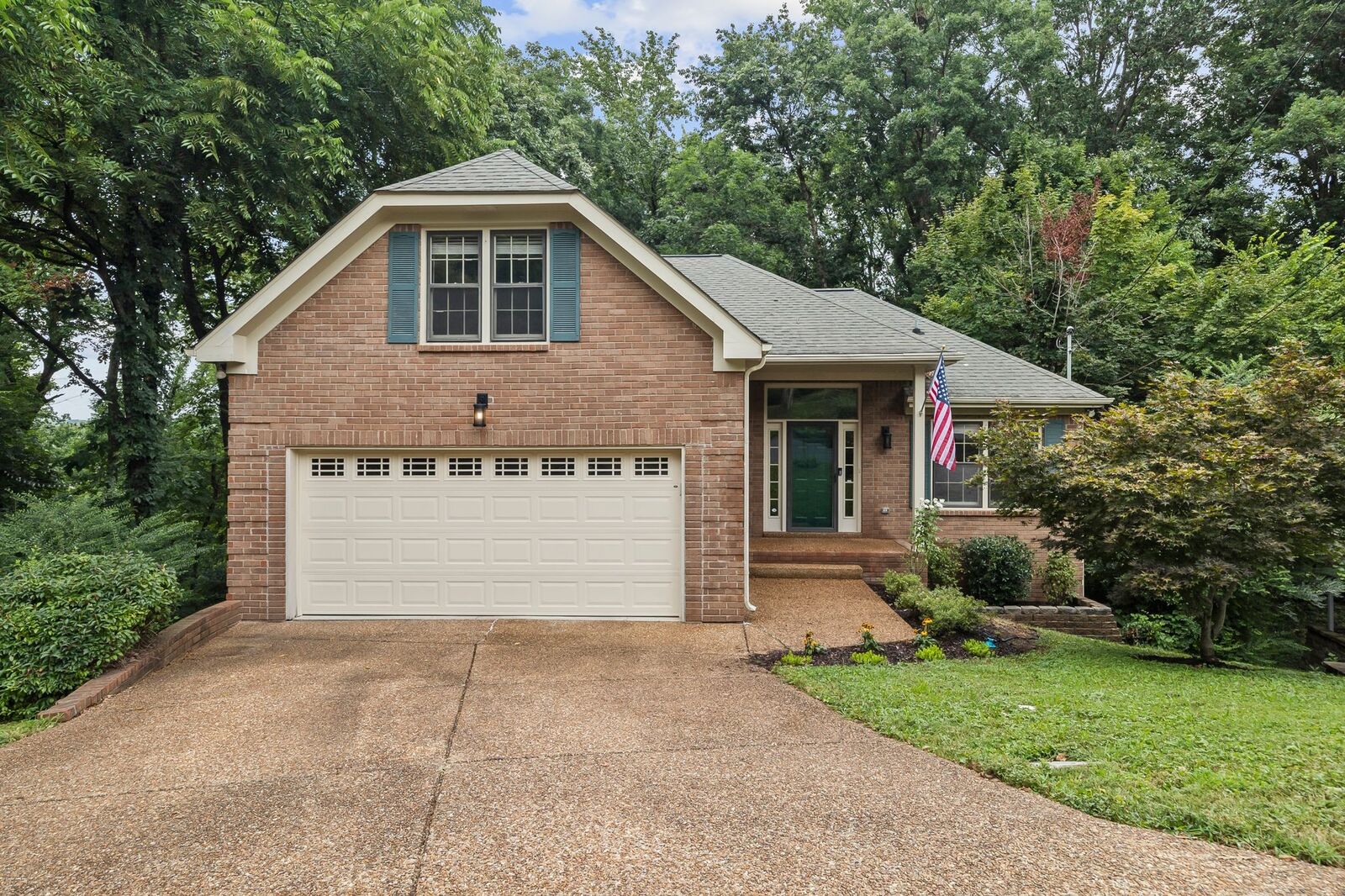 Property Photo: 424 Old Oak Way TN 37076