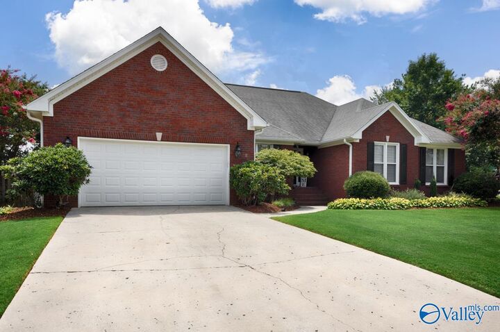 Property Photo: 109 Ben Franklin Circle AL 35758