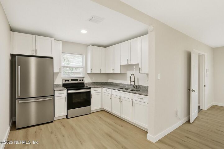Property Photo: 2935 W 10th Street FL 32254