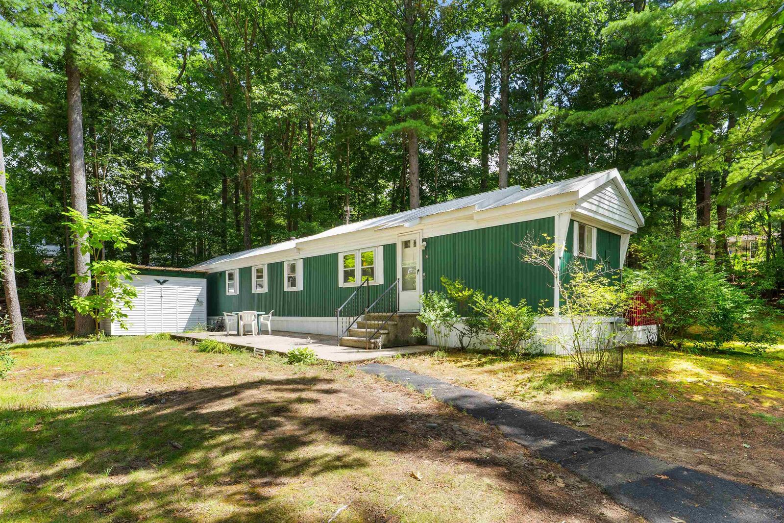 Property Photo:  9 Westerdale Drive  NH 03063 