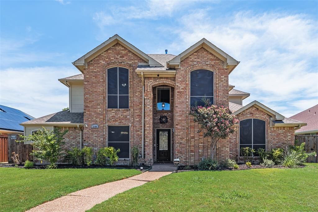 Property Photo: 2104 Cedar Circle TX 75006