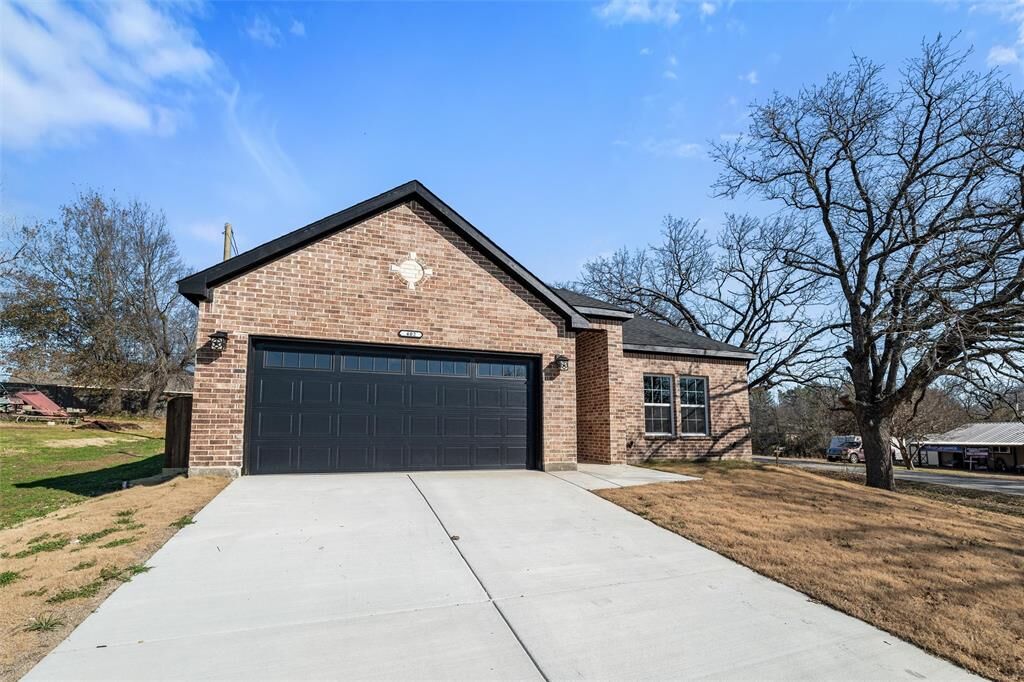 Property Photo:  402 Lagoon Drive  TX 75156 