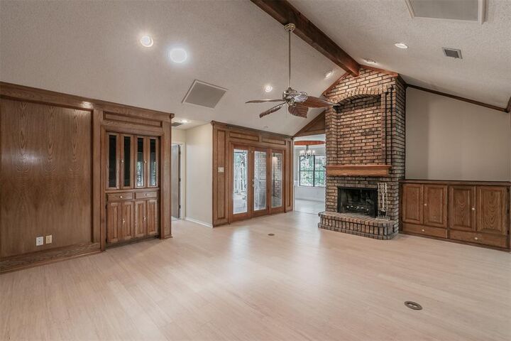 Property Photo:  413 Timber Bay Court  TX 76020 