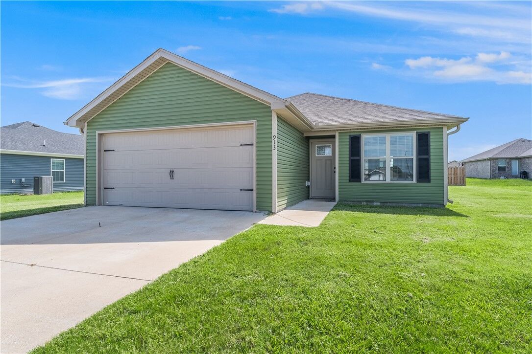 Property Photo: 913 S Parrot Lane AR 72761