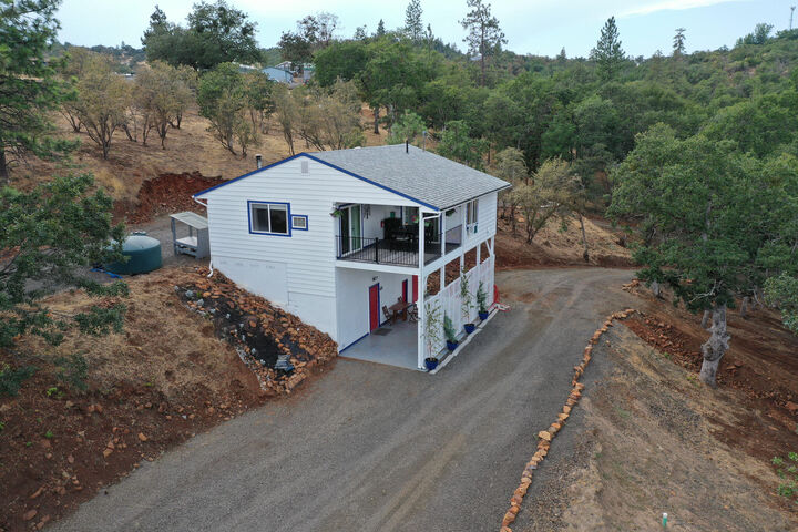 739 W Rolling Hills Drive  Eagle Point OR 97524 photo