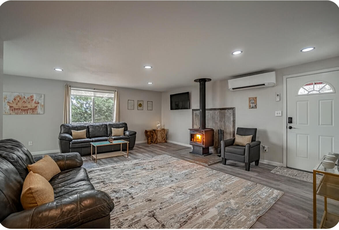 Property Photo: 739 W Rolling Hills Drive OR 97524