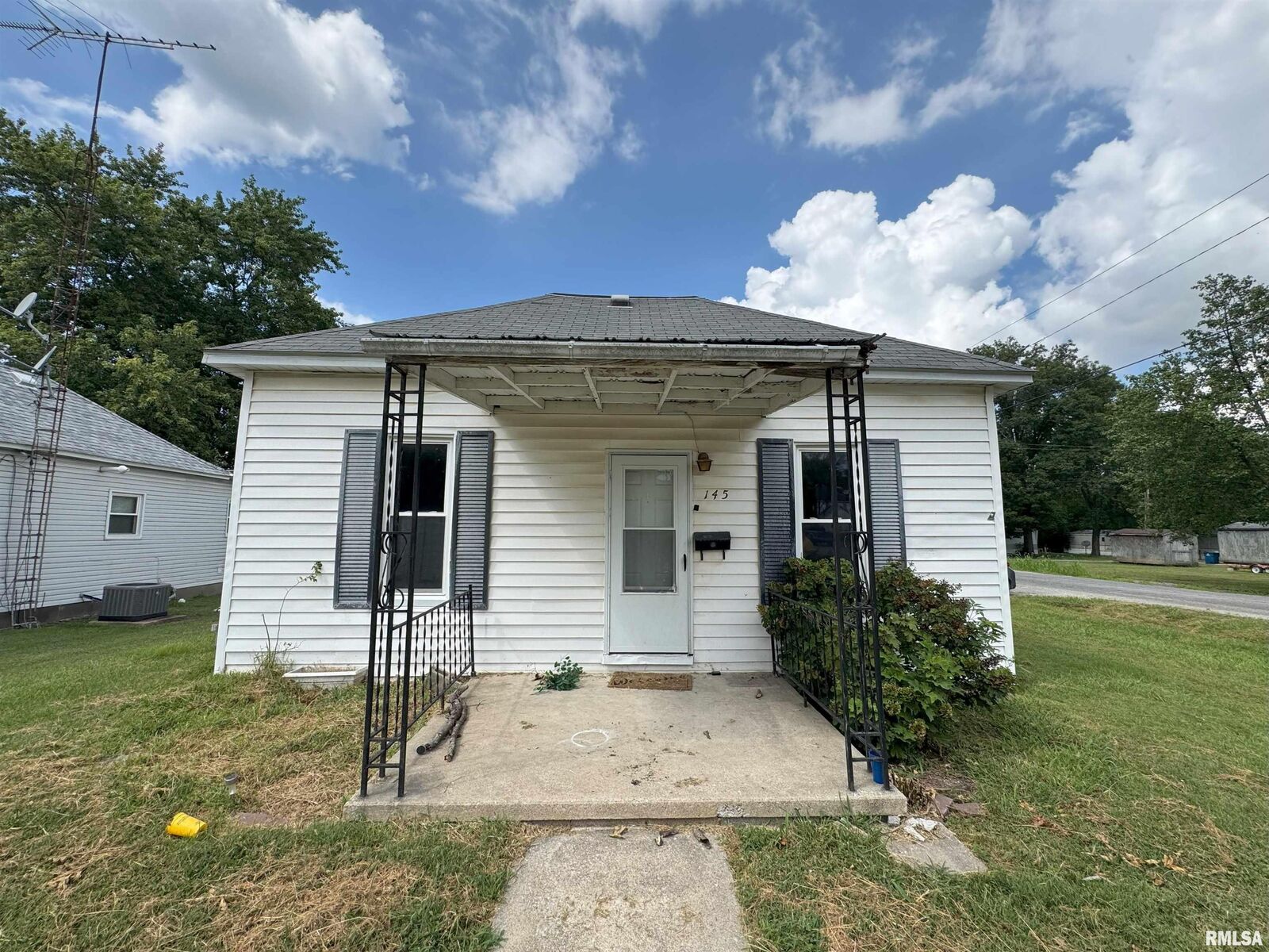 Property Photo:  145 E Prairie Street  IL 62801 