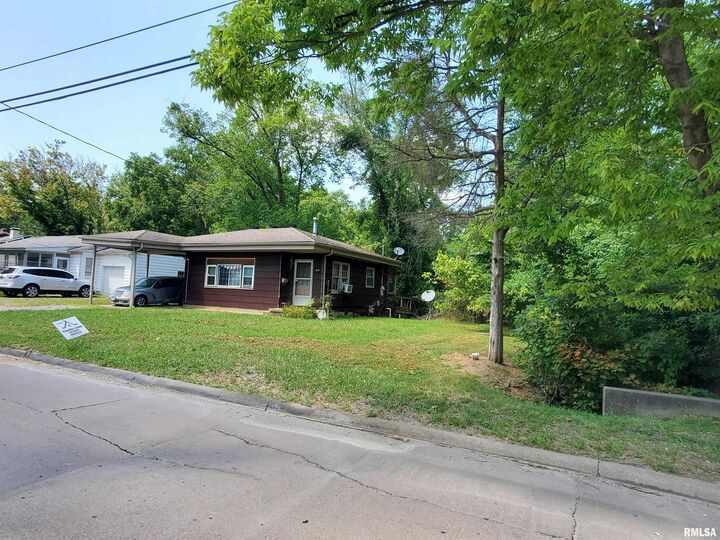 600 W Grand Avenue  Carterville IL 62918 photo