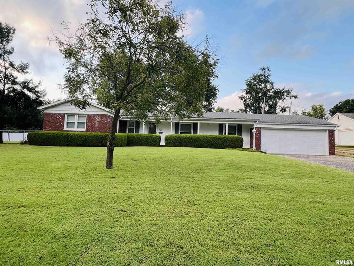 1116 Latham Street  Eldorado IL 62930 photo