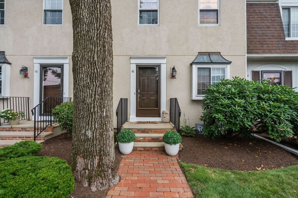 Property Photo:  10 Denmark Ln 10  MA 02492 
