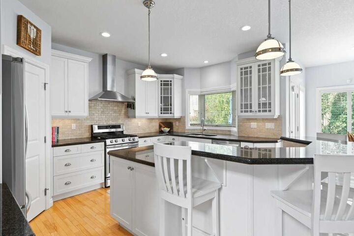 Property Photo:  242 Discovery Ridge Bay SW  AB T3H 5T7 