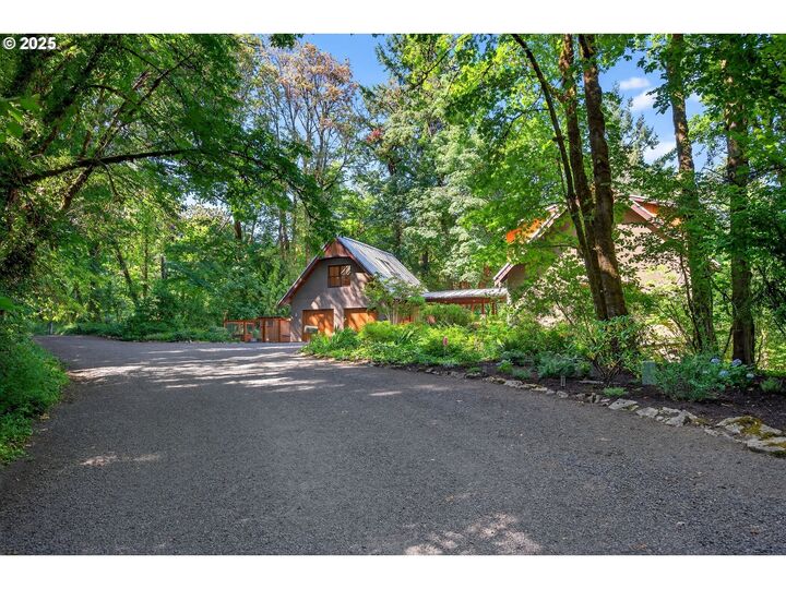 Property Photo: 5128 SW Northwood Ave OR 97239