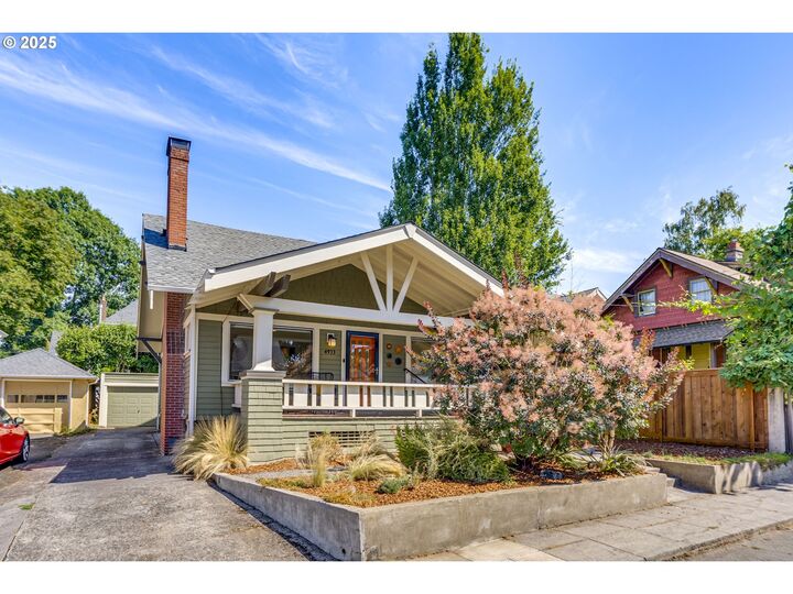 4933 SE Taylor Ct  Portland OR 97215 photo
