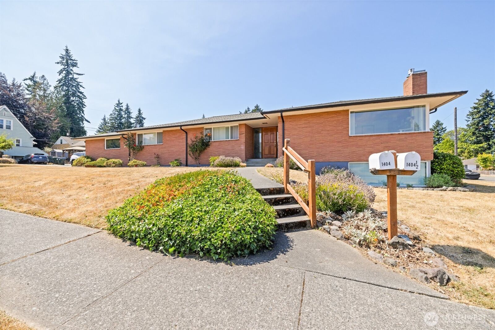 Property Photo:  1404 S Cherry Street  WA 98362 