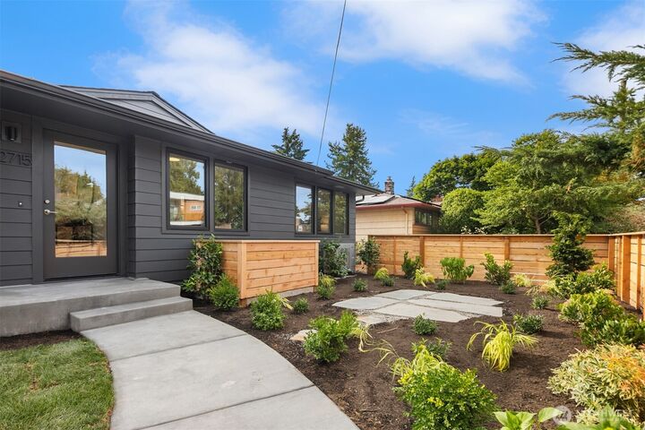 Property Photo:  12715  Dayton Avenue N  WA 98133 