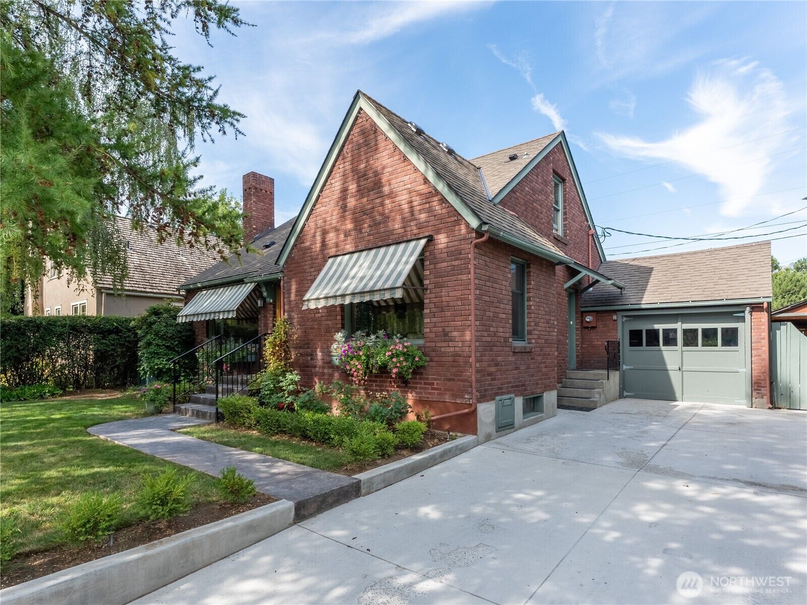 Property Photo:  8  Harrison Street  WA 98801 