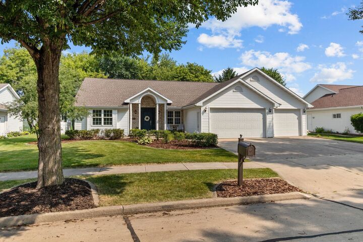 532 W Crossing Meadows Lane  Appleton WI 54913 photo
