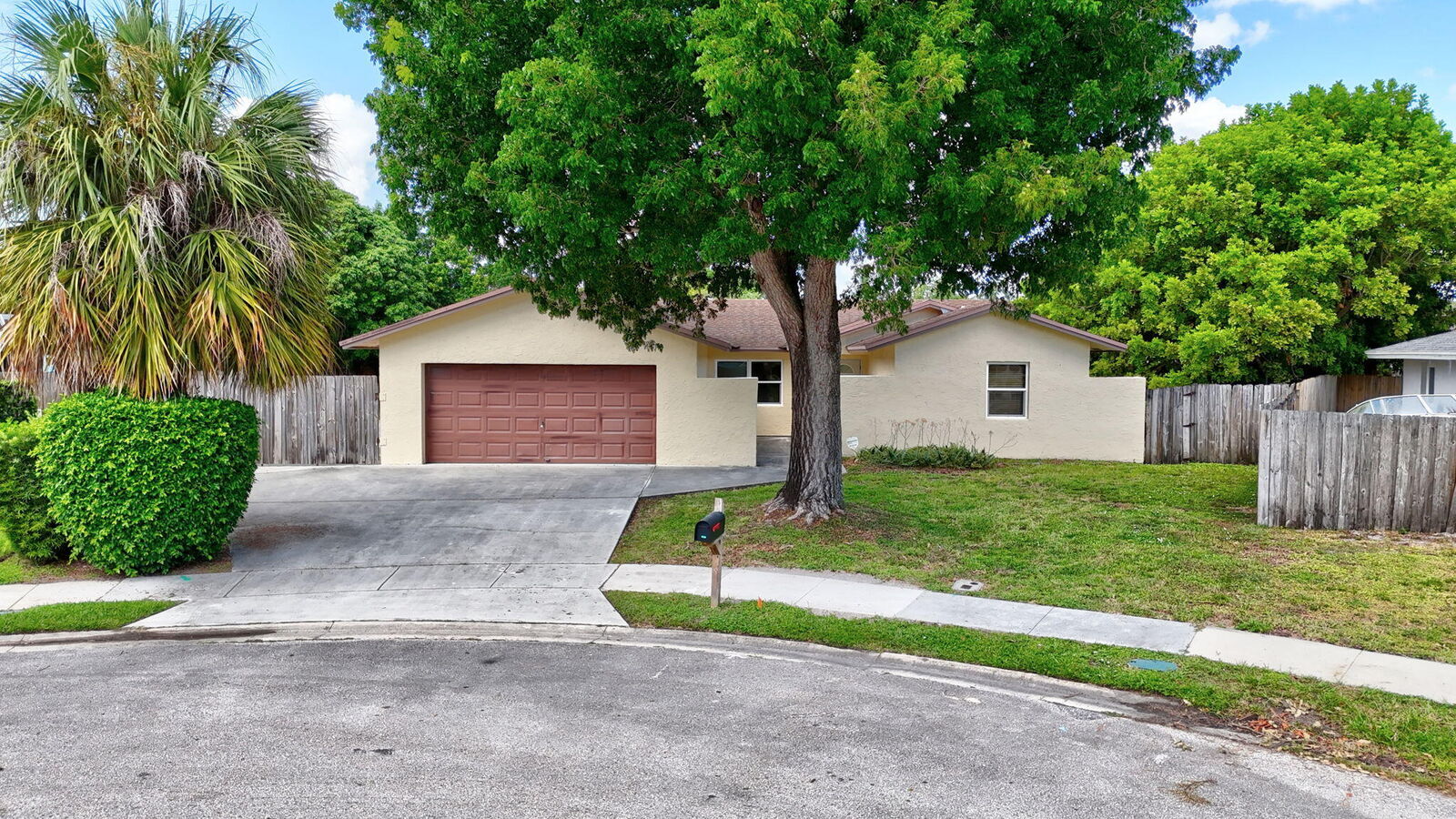 Property Photo:  8930 Saddlecreek Drive  FL 33496 