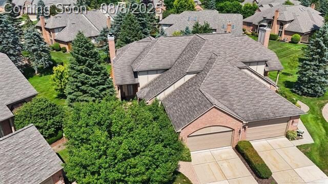 Property Photo: 54630 Ashford Court MI 48316