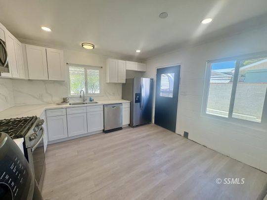 Property Photo: 729 N Sanders St CA 93555