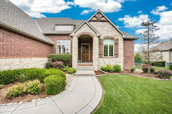 Property Photo: 1512 N Ridgehurst St KS 67230