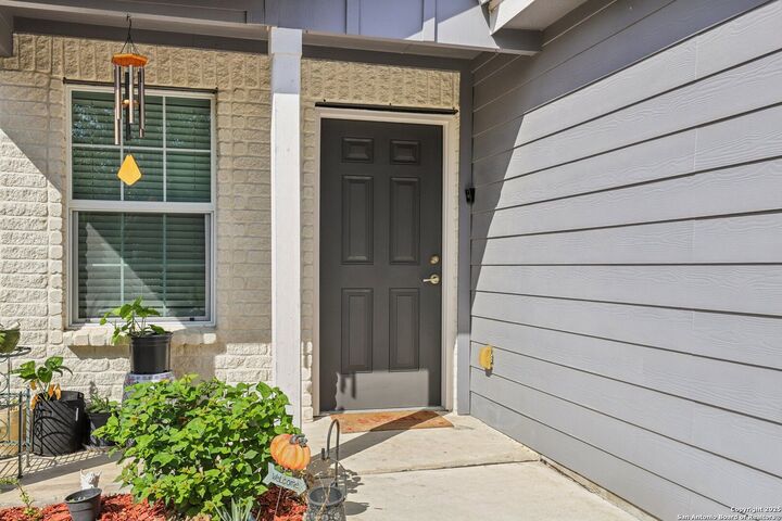 Property Photo: 5607 Willow Breeze TX 78218