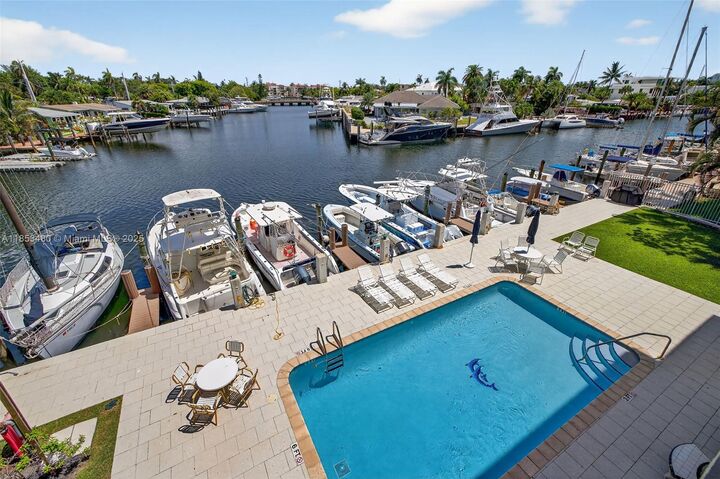 Property Photo: 1435 SE 15th St 302 FL 33316