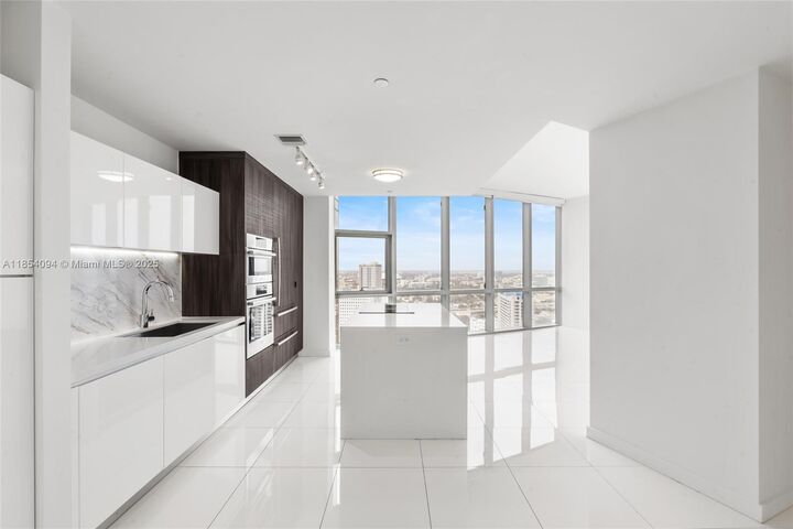 851 NE 1st Ave 3202  Miami FL 33132 photo