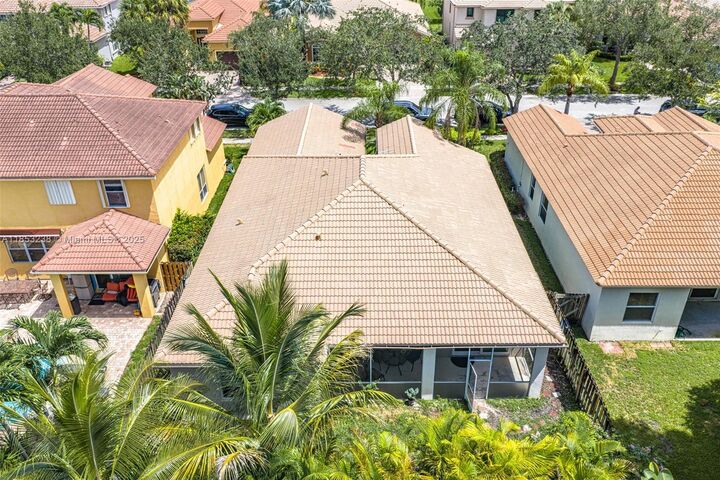 Property Photo: 19138 Stonebrook St FL 33332