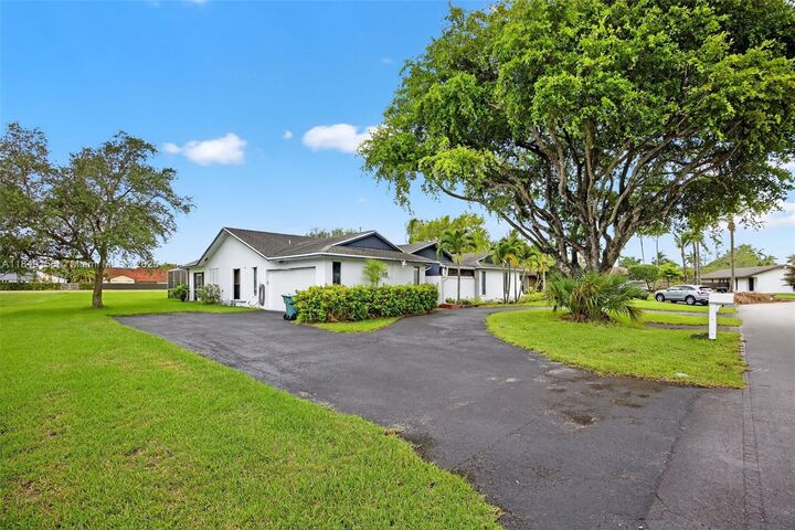 9460 SW 134th St  Miami FL 33176 photo