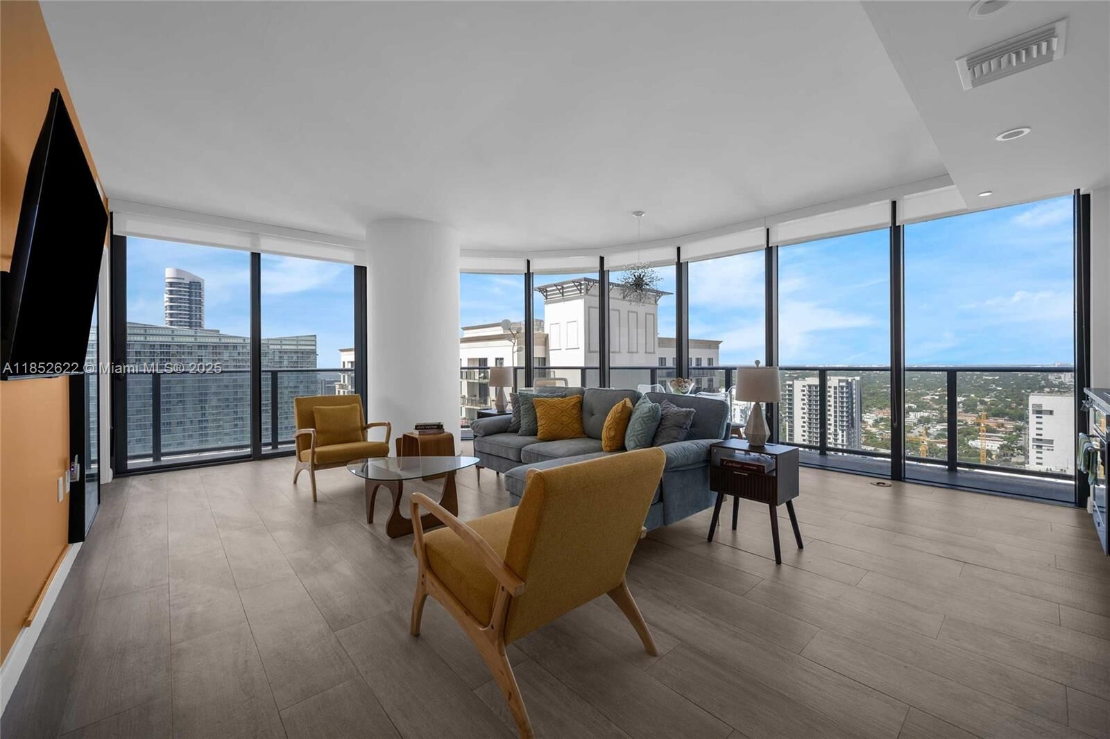 Property Photo: 55 SW 9th St 3306 FL 33130