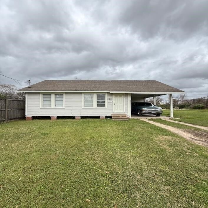 Property Photo: 625 E Pipkin St TX 77701