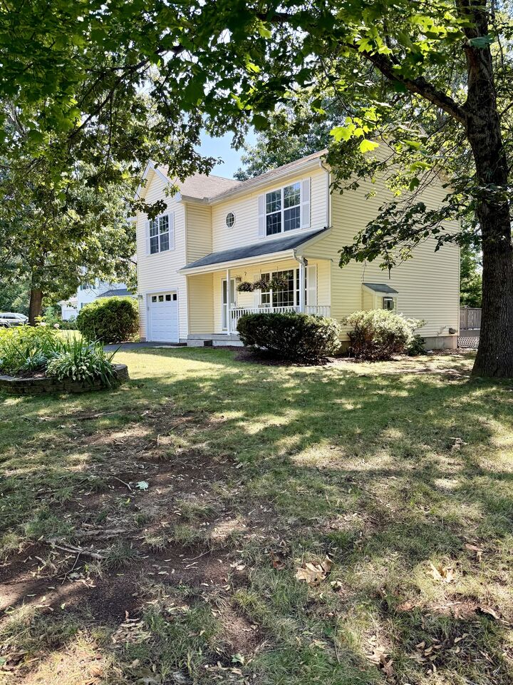 Property Photo: 216 Castlewood CT 06095