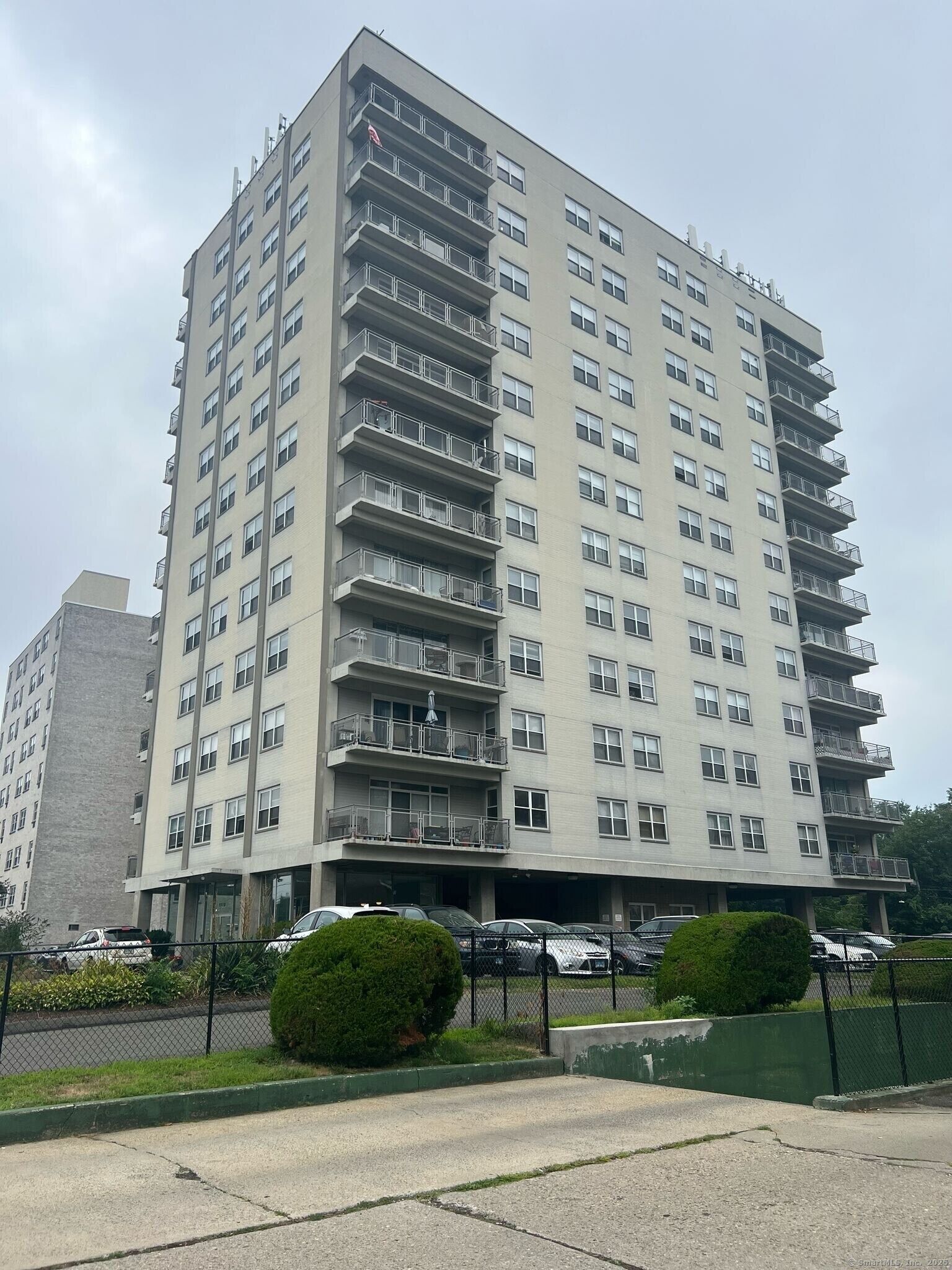 Property Photo:  2370 North Avenue 4C  CT 06604 