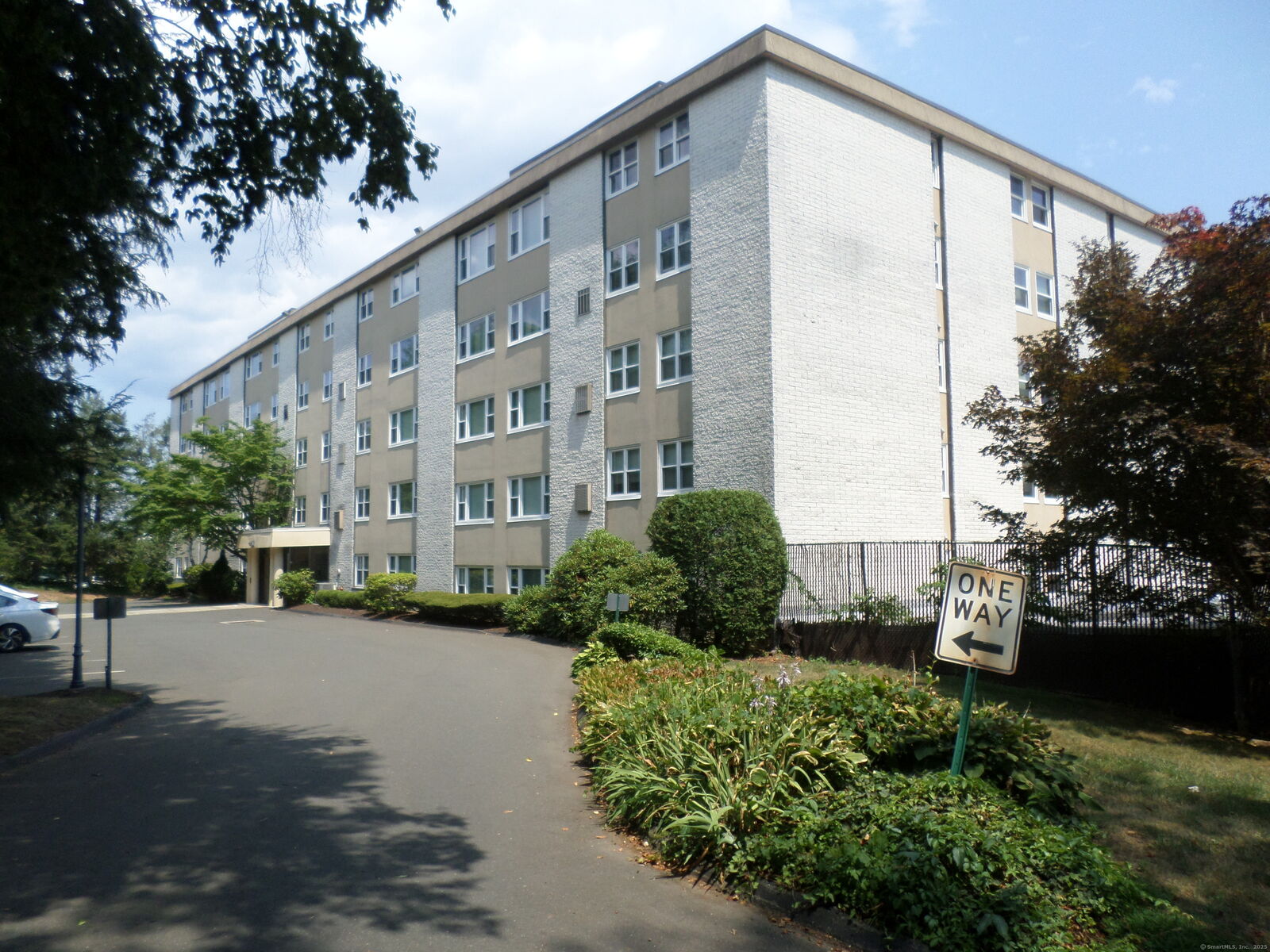 Property Photo: 707 Mix Avenue Apt 34 CT 06514