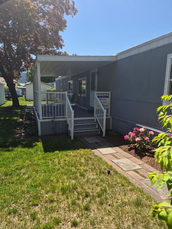 Property Photo:  208 S Neyland Rd 29  WA 99019 