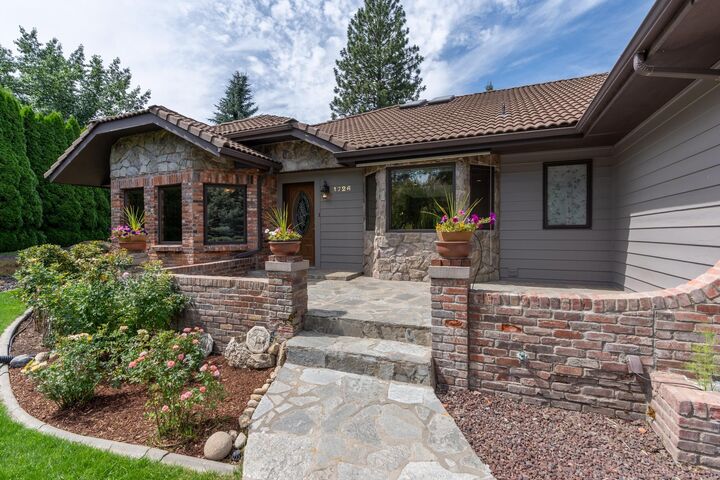 Property Photo: 1726 S Koren Rd WA 99212